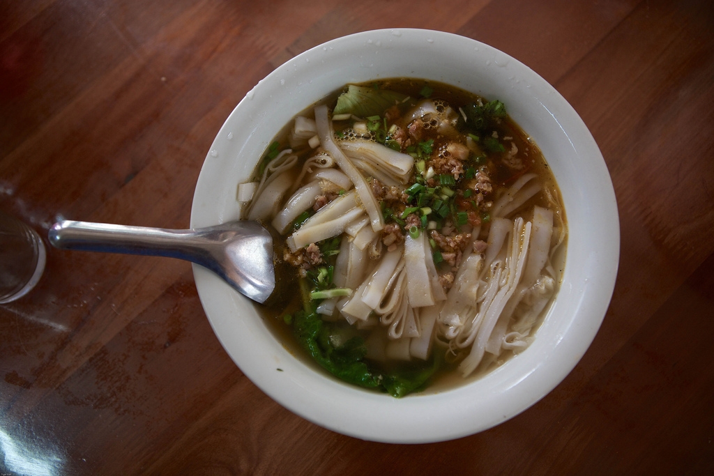  6. Wet Noodles (Khao Piak Sen)