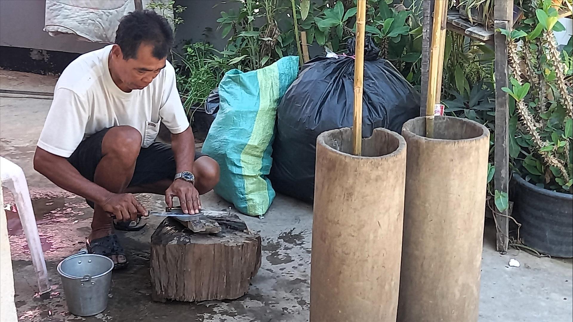 Laos, Luang Prabang : Half Day Knife Making - Half-Day | with local Master Blacksmith. Craft your own knife
